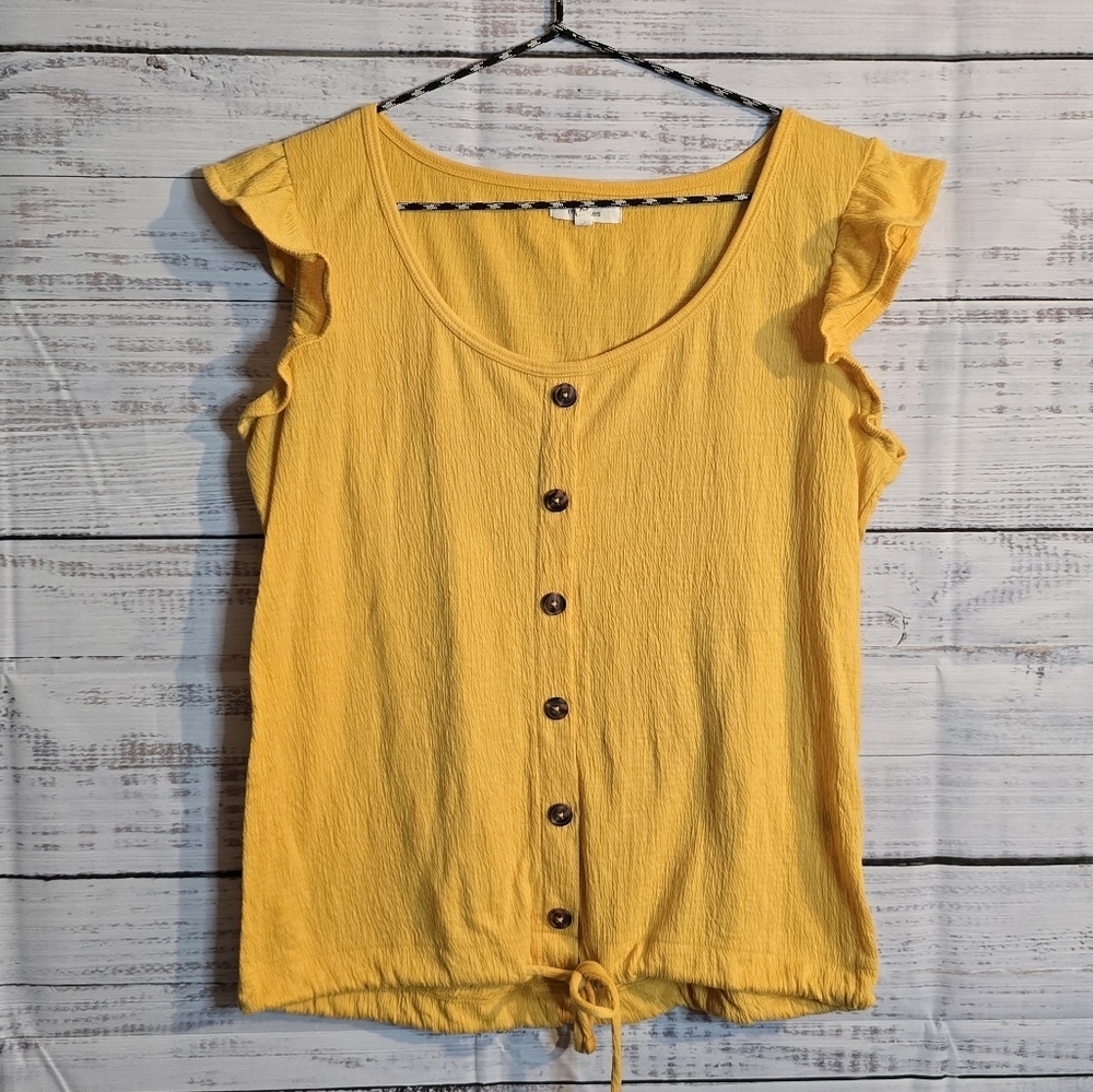 NWOT Maurices Yellow Button-Up Women's Shortsleeve Ruffle Blouse Size Xsmall‎